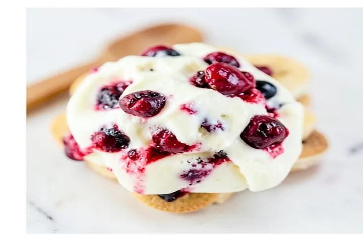Frozen Yogurt Berry Bark